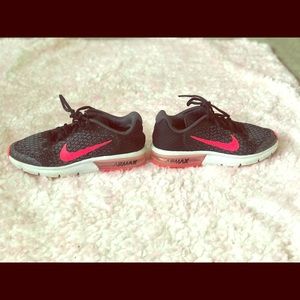 Girls black and hot pink Nike’s